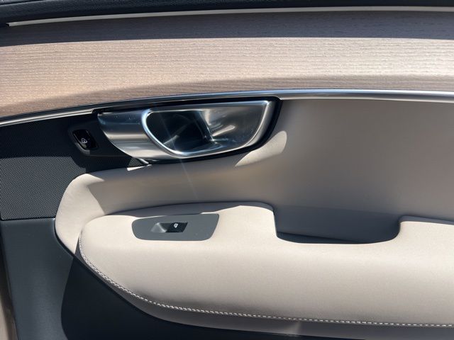 2026 Volvo XC90 Core - Photo 32