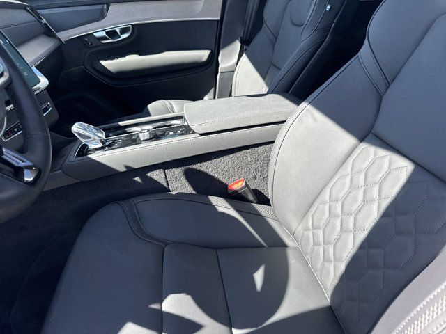 2025 Volvo XC90 Plus - Photo 17