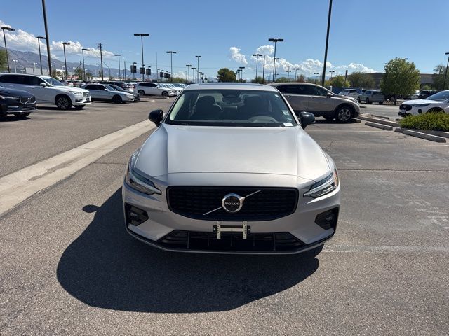 2025 Volvo S60 B5 Core photo 2