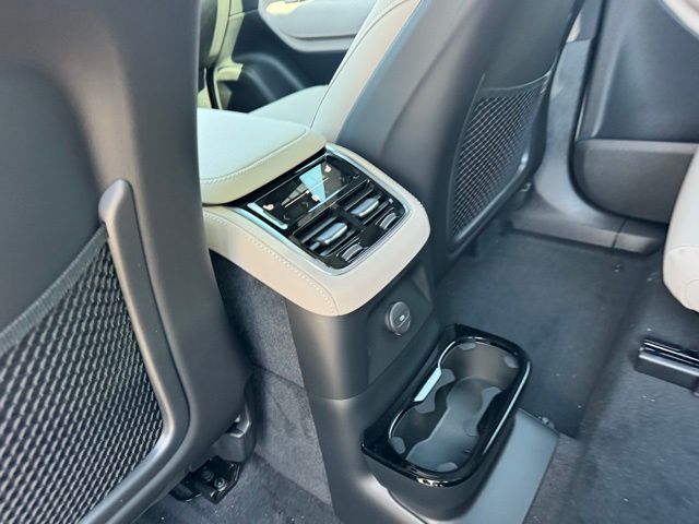 2026 Volvo XC90 Plus - Photo 20
