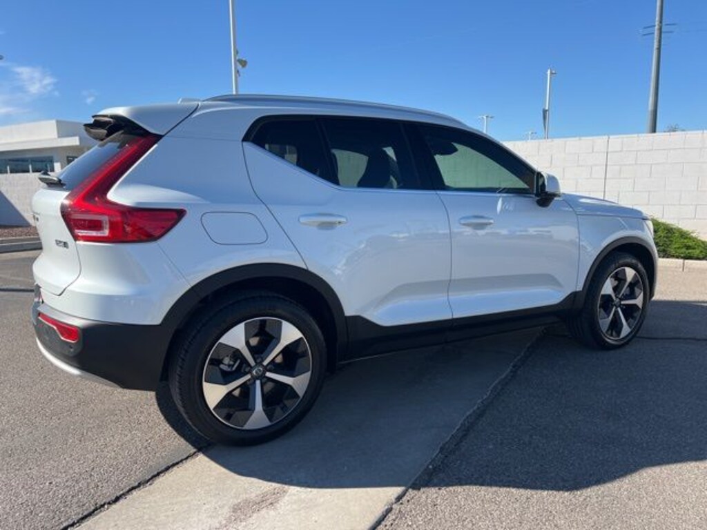 New 2025 Volvo XC40 B5 Core Bright Theme SUV