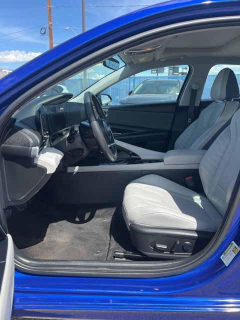 2025 Hyundai Elantra Limited - Photo 24