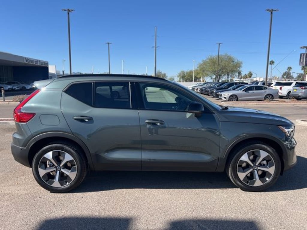 New 2026 Volvo XC40 B5 Plus SUV