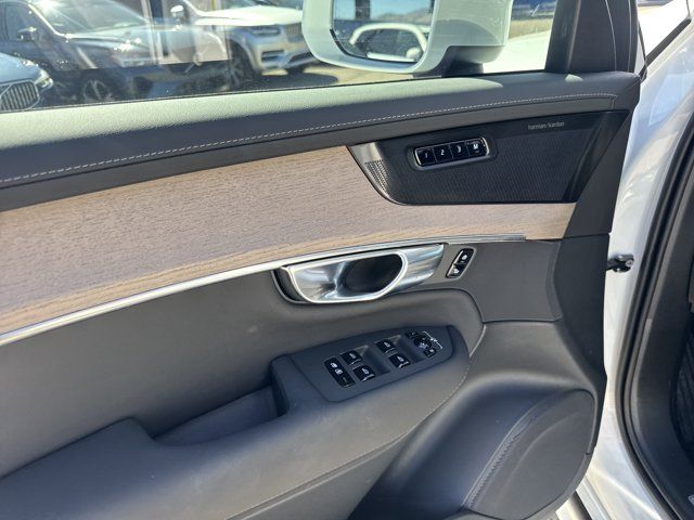 2025 Volvo XC90 Plus - Photo 13