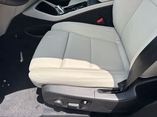2026 Volvo XC40 Plus - Photo 18