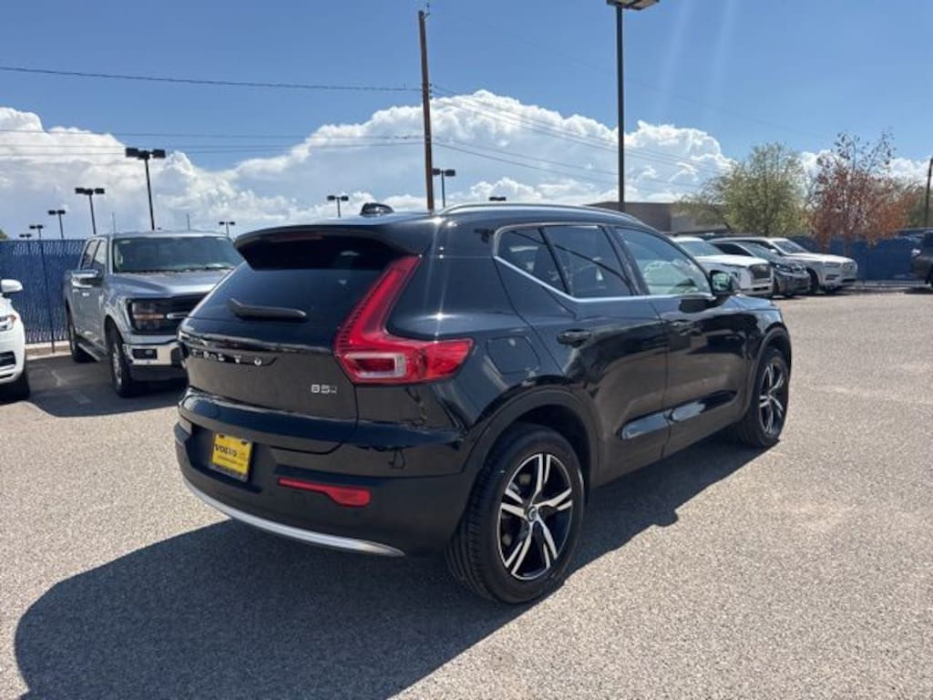 Certified 2025 Volvo XC40 B5 Core SUV