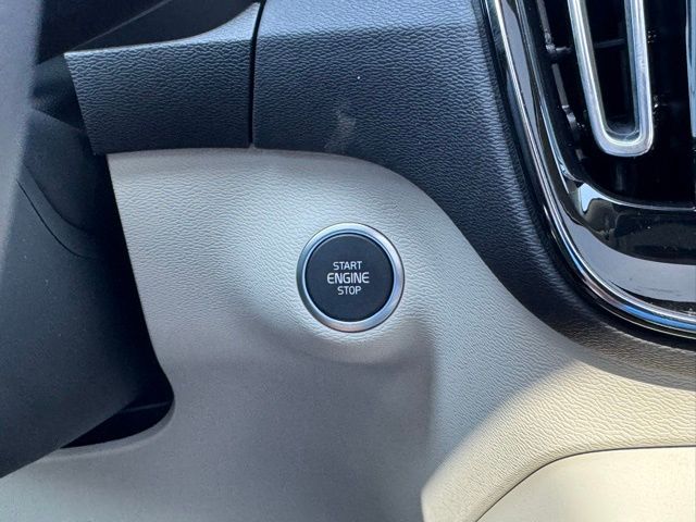 2026 Volvo XC40 Plus - Photo 33