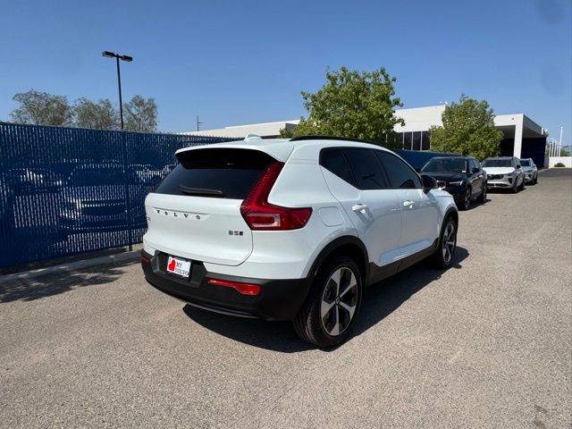 2025 Volvo XC40 Plus photo 3