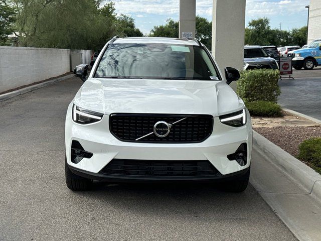 2025 Volvo XC40 Plus photo 2