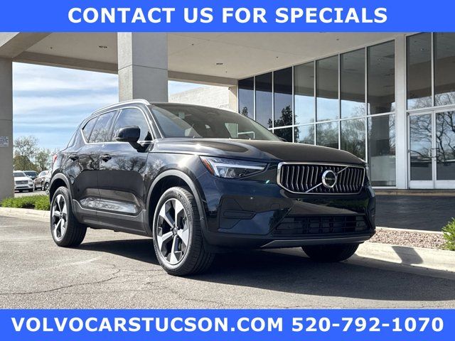 2025 Volvo XC40 B5 Core Bright Theme