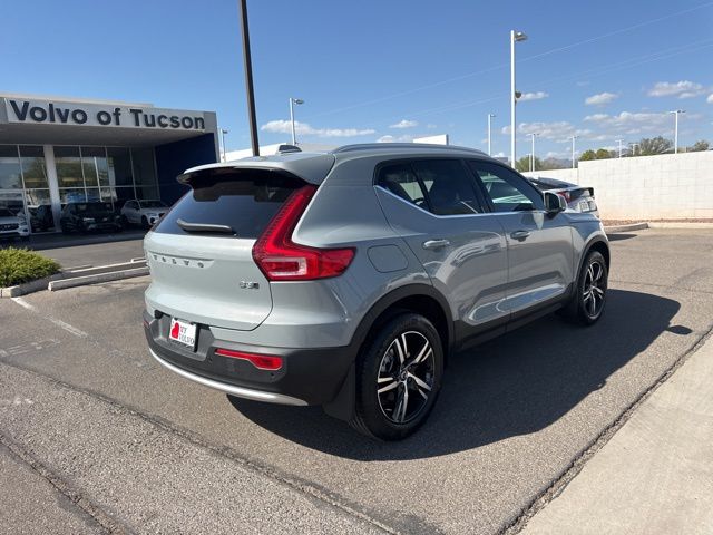 2025 Volvo XC40 Core photo 3