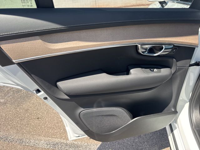 2025 Volvo XC90 Plus - Photo 22