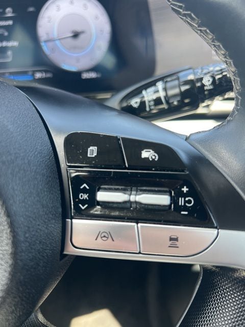 2025 Hyundai Elantra Limited - Photo 14
