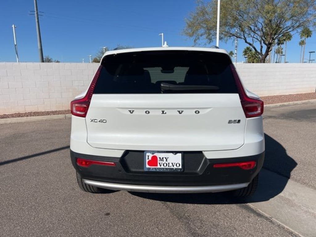New 2025 Volvo XC40 B5 Core Bright Theme SUV
