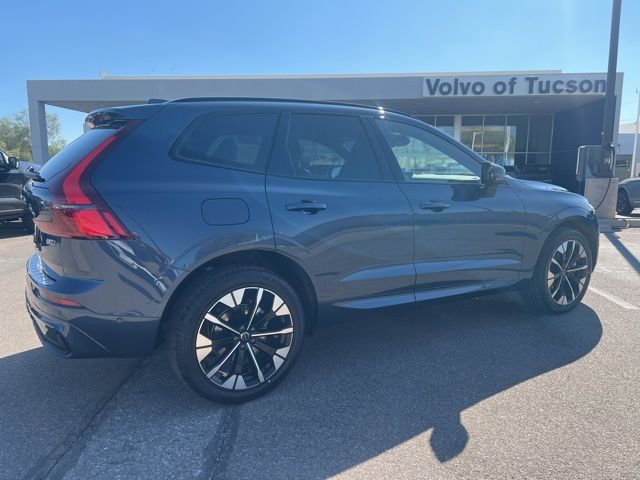 2026 Volvo XC60 B5 Plus photo 2