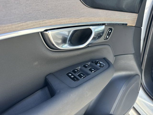 2025 Volvo XC90 Plus - Photo 14