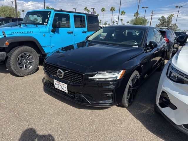 2024 Volvo S60 B5 Plus photo 3