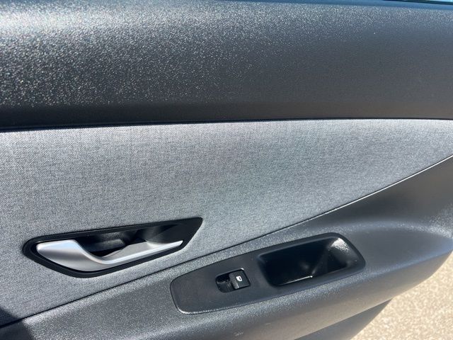 2025 Hyundai Elantra Limited - Photo 31