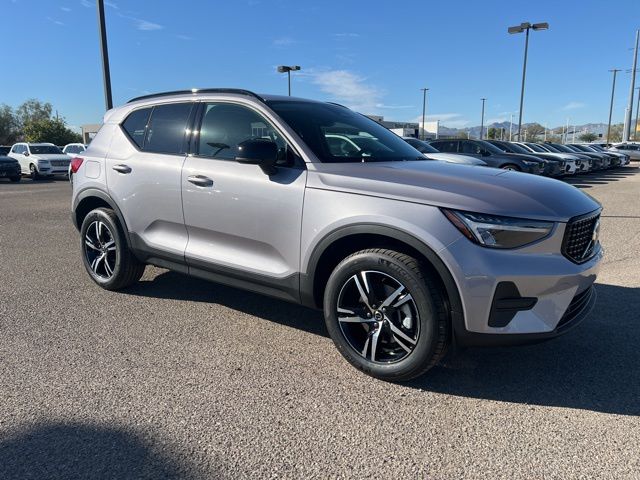 2026 Volvo XC40 Core's photo