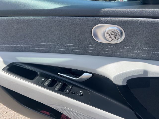 2025 Hyundai Elantra Limited - Photo 25