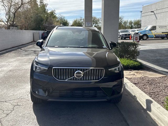 2025 Volvo XC40 Core photo 2