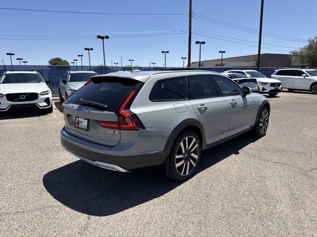 2025 Volvo V90 Cross Country B6 Plus photo 2