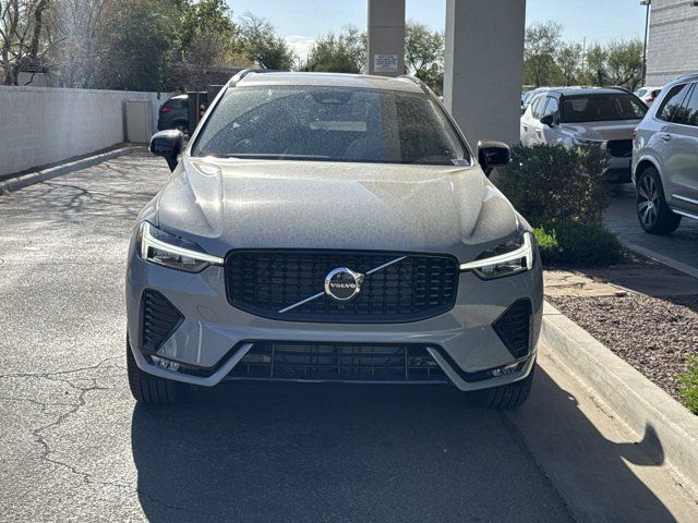 2025 Volvo XC60 B5 Core photo 2