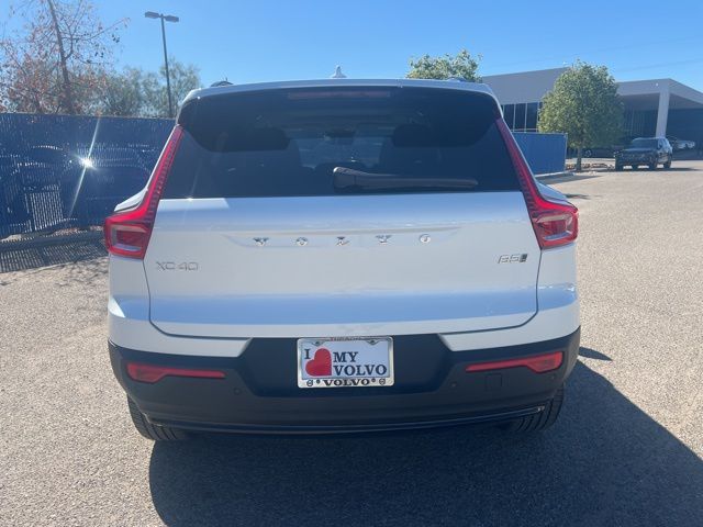 2026 Volvo XC40 Plus photo 4