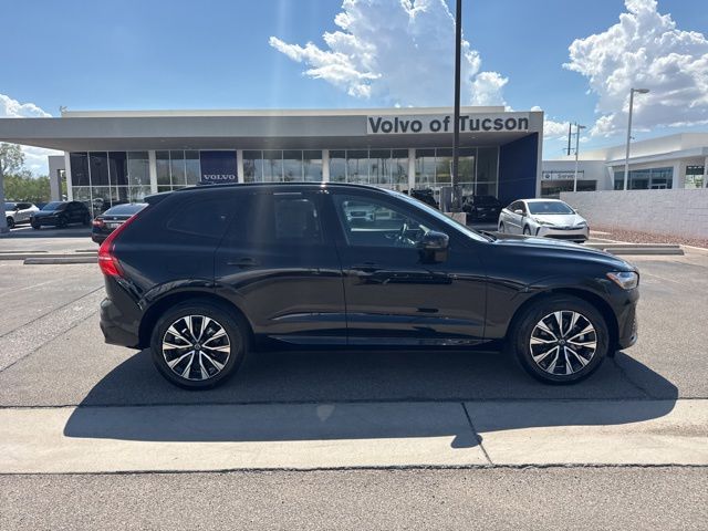 2025 Volvo XC60 B5 Plus photo 3