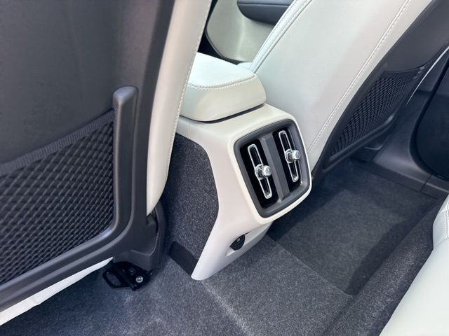 2026 Volvo XC40 Plus - Photo 24