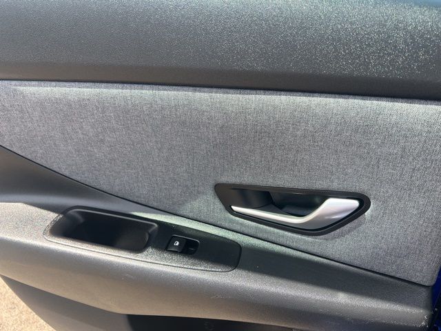 2025 Hyundai Elantra Limited - Photo 27