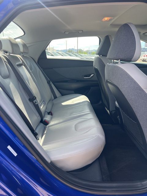 2025 Hyundai Elantra Limited - Photo 30