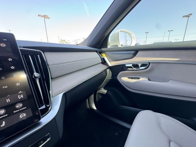 2026 Volvo XC90 Plus - Photo 28