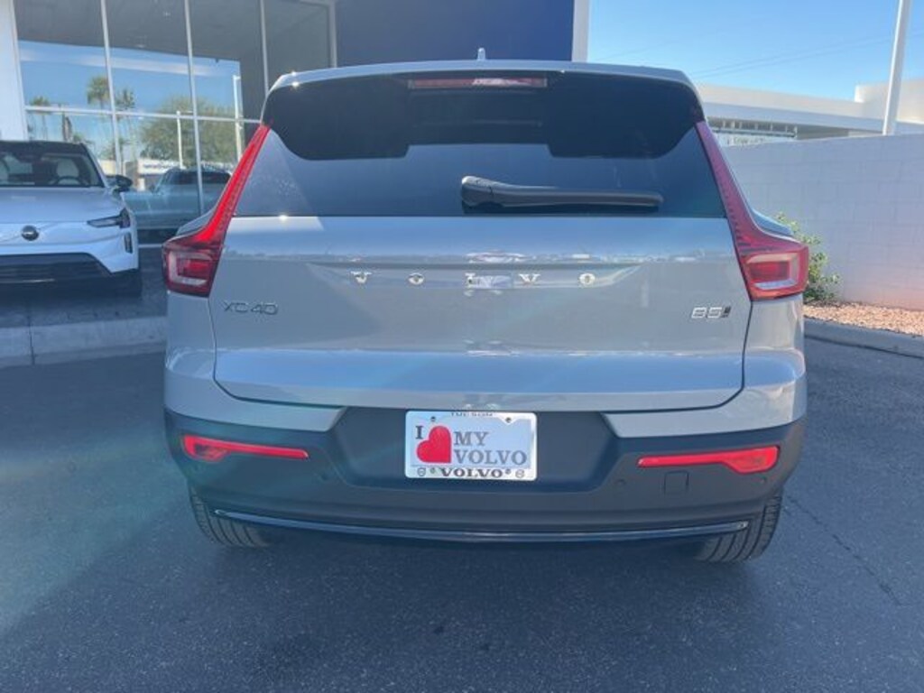 New 2026 Volvo XC40 B5 Ultra SUV