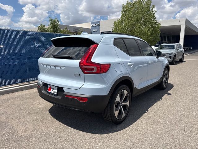 2026 Volvo XC40 Plus photo 4