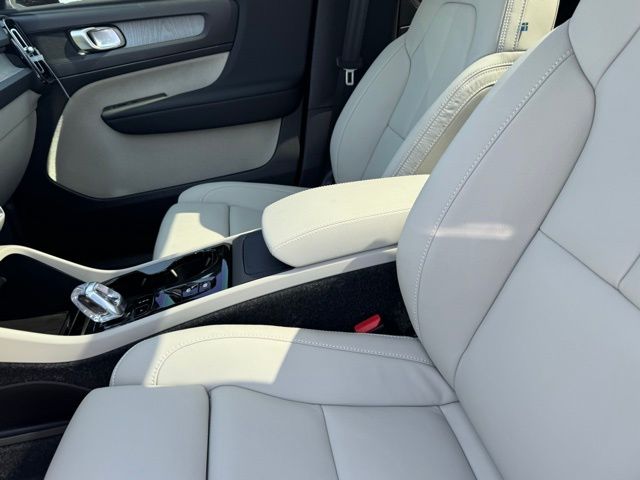 2026 Volvo XC40 Plus - Photo 18