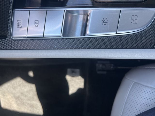 2025 Hyundai Elantra Limited - Photo 18