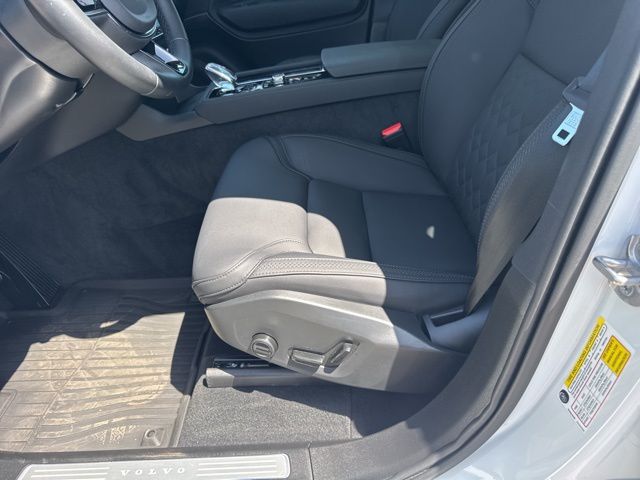 2025 Volvo XC90 Plus - Photo 16