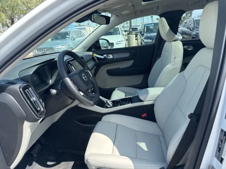 2026 Volvo XC40 front seats