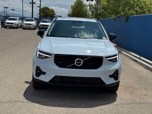 2026 Volvo XC40 Plus photo 2