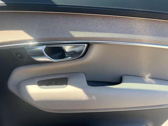 2026 Volvo XC90 Core - Photo 31