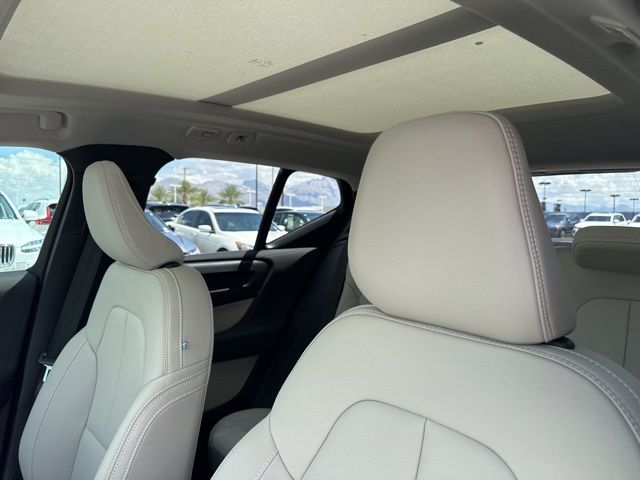 2026 Volvo XC40 Plus - Photo 17
