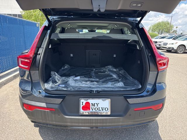 2026 Volvo XC40 Plus - Photo 9