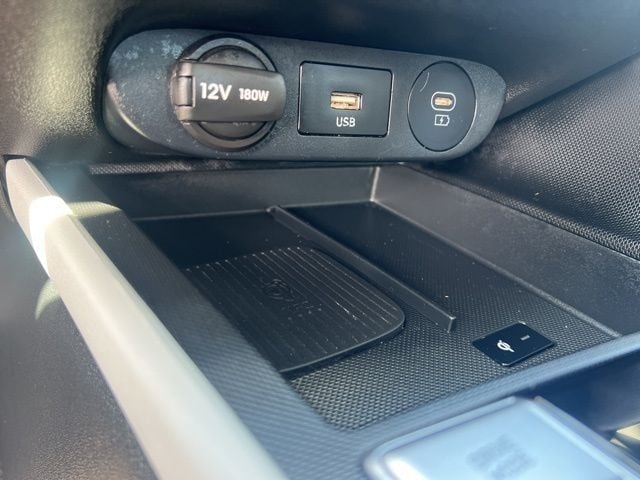 2025 Hyundai Elantra Limited - Photo 23