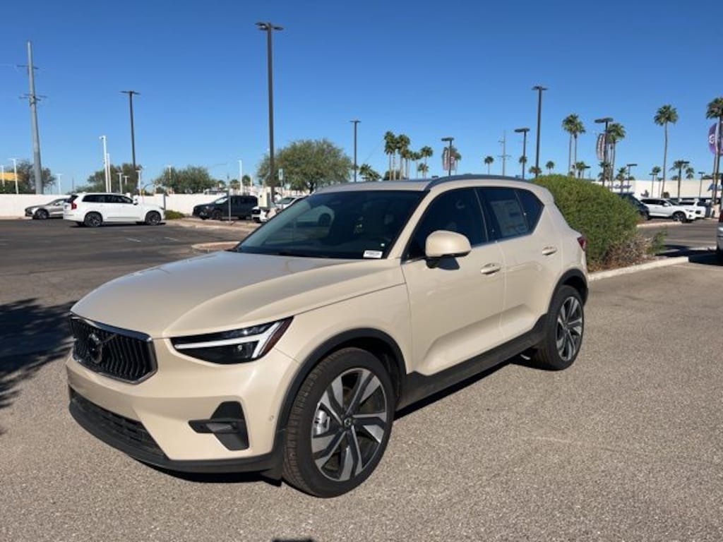 New 2025 Volvo XC40 B5 Ultra Bright Theme SUV