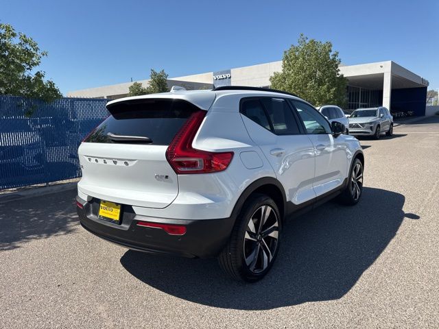 2025 Volvo XC40 Plus photo 4