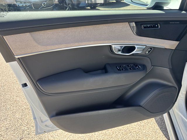2025 Volvo XC90 Plus - Photo 12