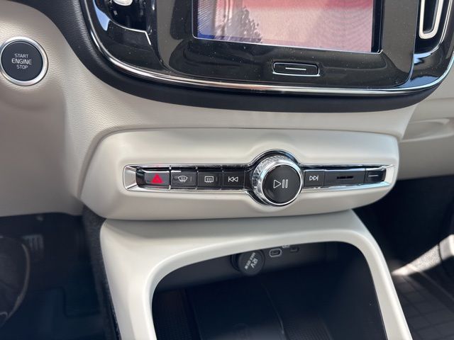 2026 Volvo XC40 Plus - Photo 30
