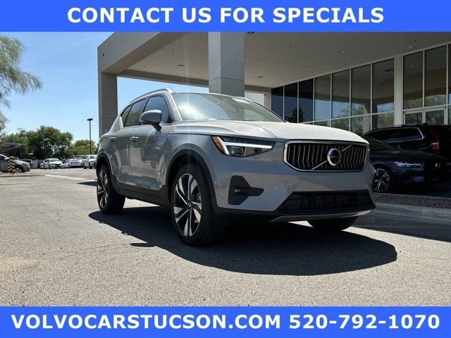 2025 Volvo XC40 B5 Plus Bright Theme SUV