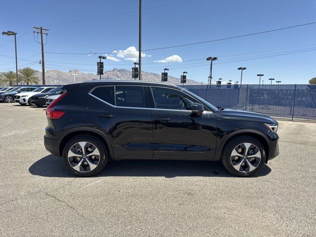 2025 Volvo XC40 Core photo 3